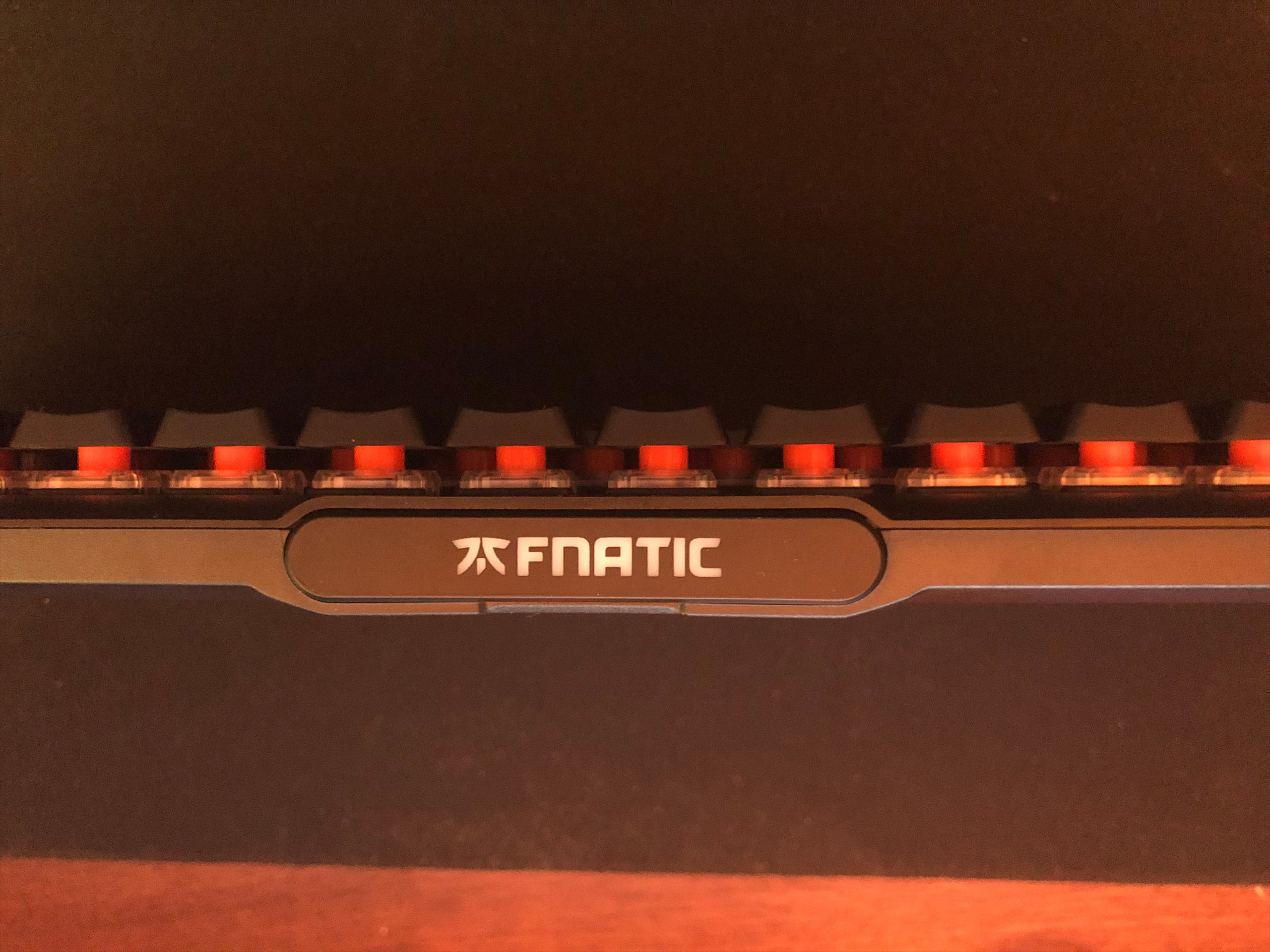Critique du clavier Fnatic STREAK65 Speed ​​- Vue de haut en bas