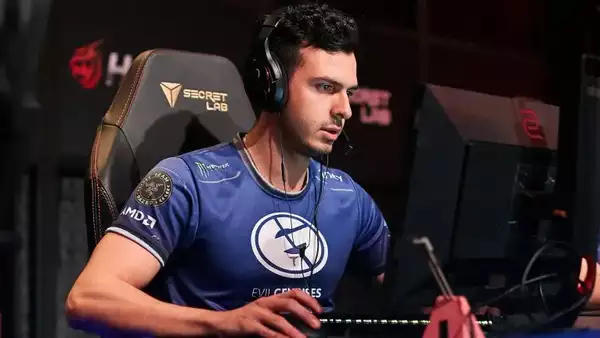 CS: GO Pro Tarik Twitch stream à plein temps Valorant Switch Evil Geniuses