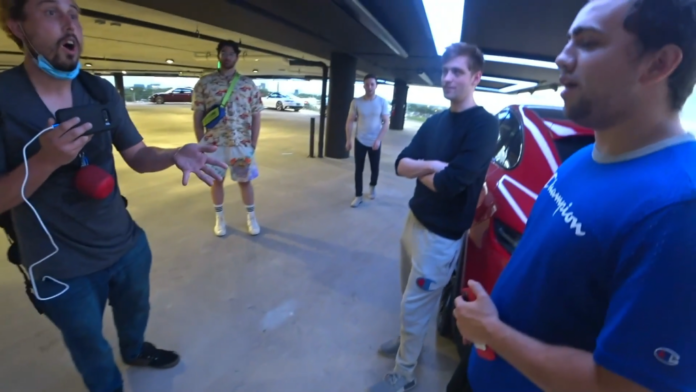 Mizkif, Hasan, Sodapoppin face à IRL "tireur d'élite" dans le parking du Texas
