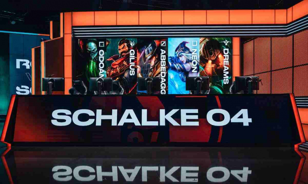 Schalke 04 jouant dans le studio LEC