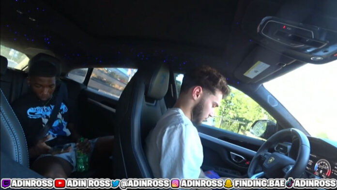 Le streamer Twitch Adin Ross surpris en train de texter et de conduire
