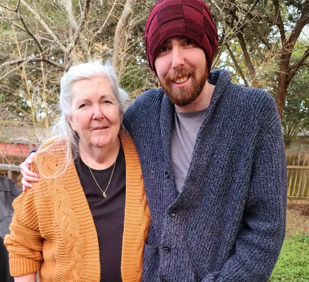 Asmongold avec sa mère bien-aimée.  (Photo : Twitter / Zack)