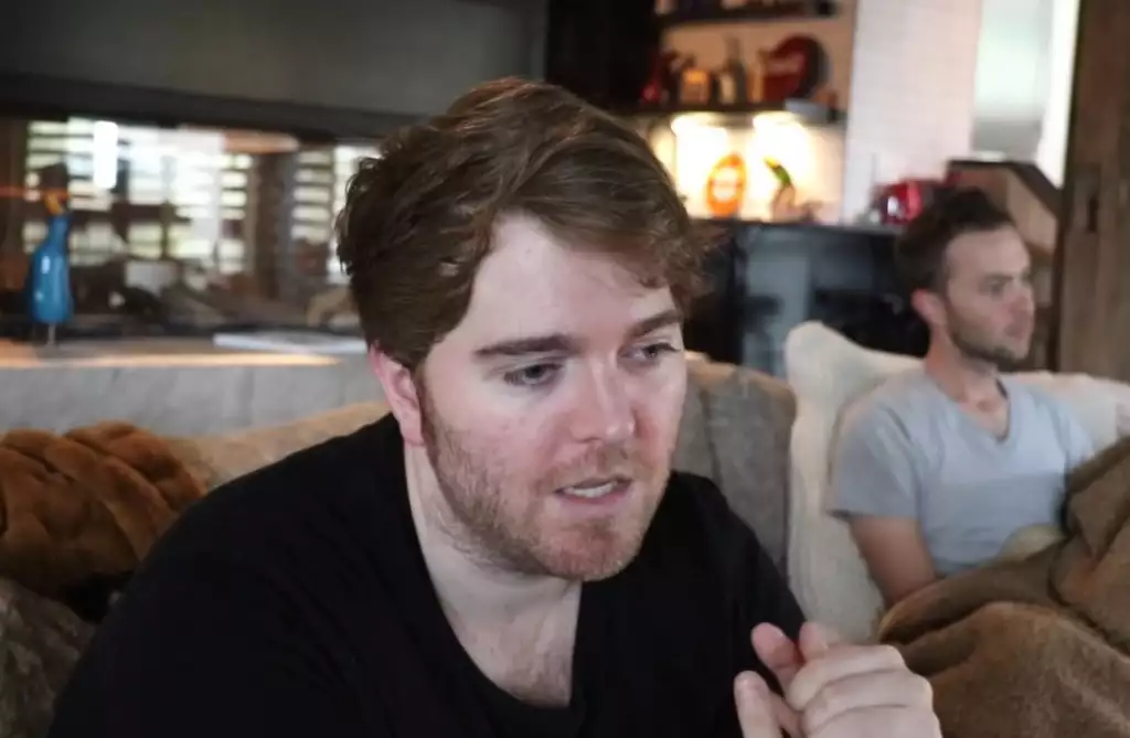 Pokimane affirme que la vidéo d'excuses de Shane Dawson à la suite de remarques racistes ne semble pas authentique.  (Photo : YouTube / Shane Dawson)