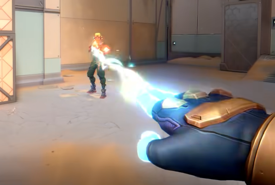 La capacité ultime de Neon utilisée pour électrocuter un ennemi Raze (Photo: Riot Games)