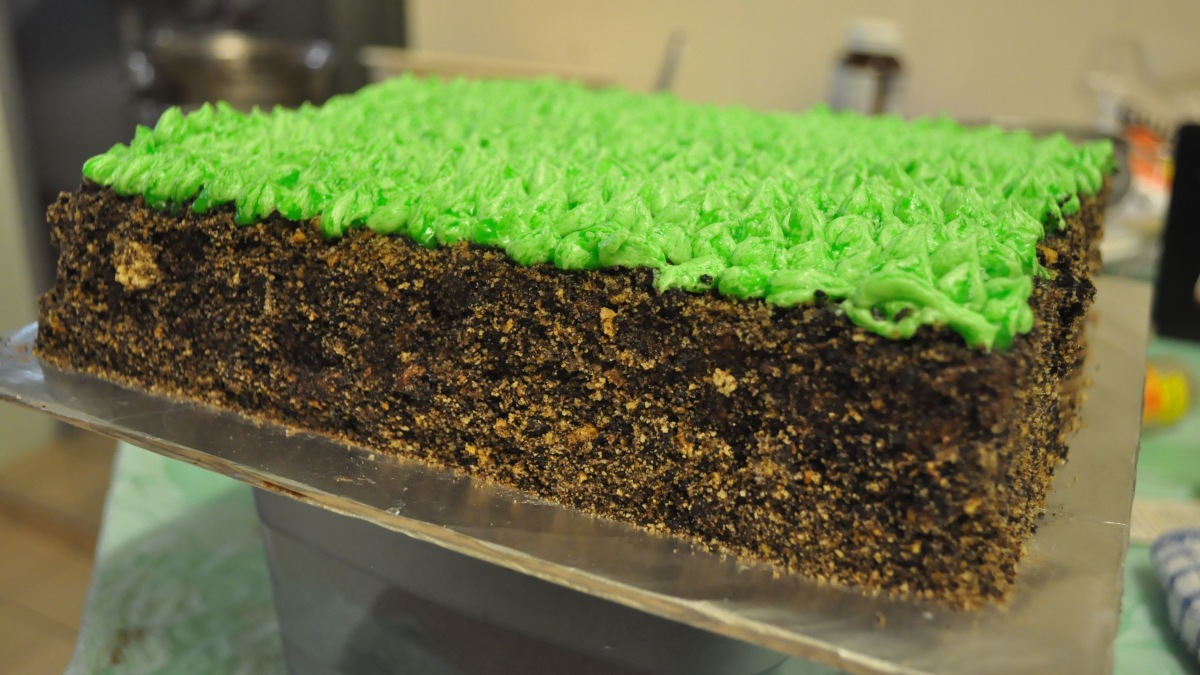 Gâteau de bloc d'herbe réaliste