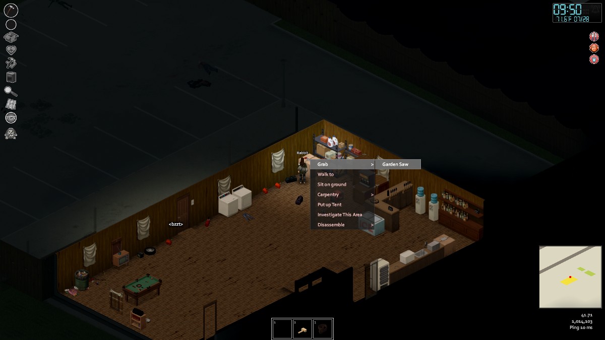 Comment barricader les fenêtres dans Project Zomboid - Garden Saw sur une caisse. 