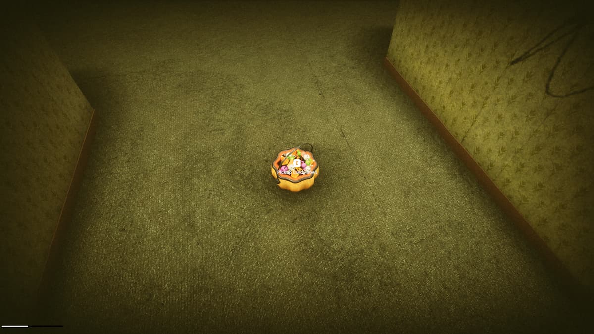 bol de bonbons dans le hall à l'intérieur des arrière-salles