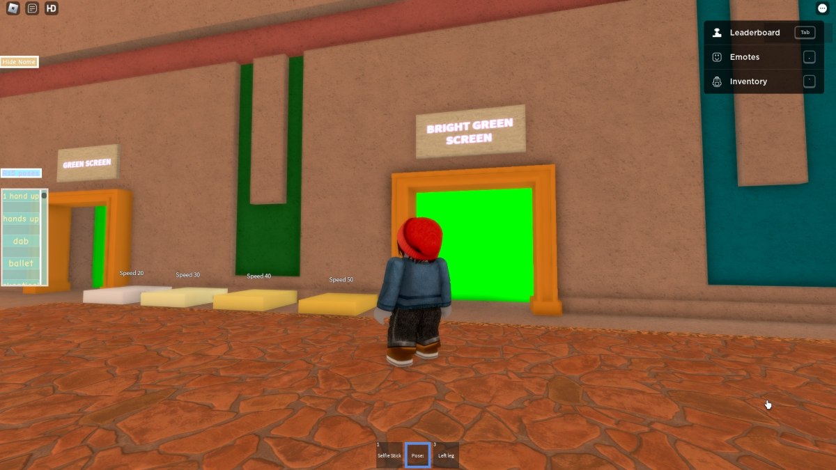 Personnage Roblox se dirigeant vers la zone d'écran vert du jeu