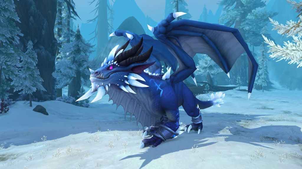 Un dragon dans la région de glace du jeu World of Warcraft Dragonflight.